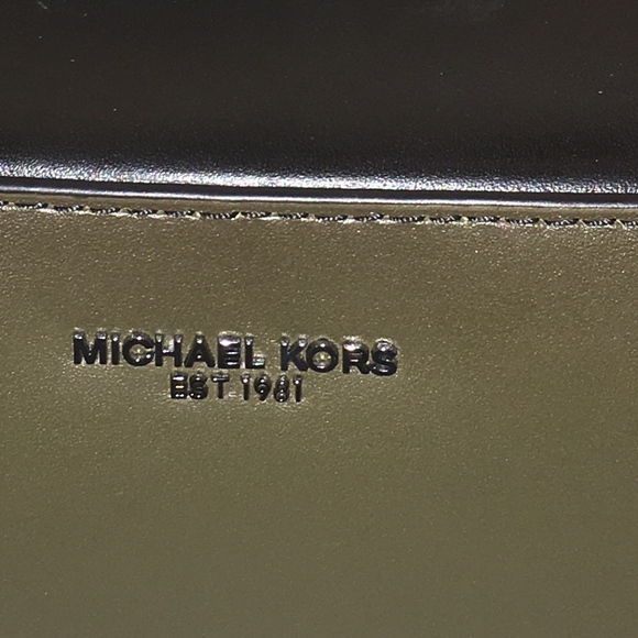 MICHAEL KORS KHAKI/BLACK LEATHER TOILETRY BAG - Picture 8 of 11